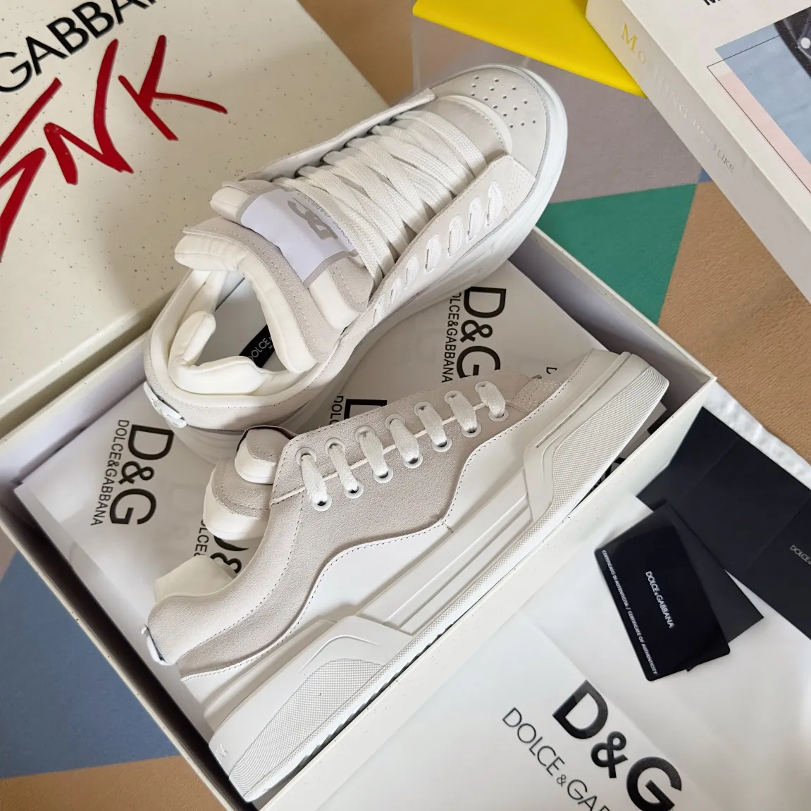 Factory price: 458💰D&G's latest Cushion series casual sports shoes, dad shoes, running shoes, original purchase and development, production, handmade, but always looking to the future. The new Cushion sneakers feature a two-tone suede upper accented by a mesh contrasting printed DG cross logo on the side. The lightweight, grippy rubber outsole adopts an innovative design to provide excellent performance, and the jacquard label adds timeless style. Exquisite packaging at the delivery counter🛍📦 ▪️ Fabric: Original custom-made first-layer cowhide ▪️ Lining: Original custom-made breathable towel lining ▪️ Sole: Original open-molded rubber material ▪️ Bottom thickness: 3.5CM ▪️ Size: Men's 38-45